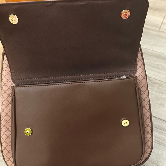 Crossi  Backpack - Picture 3 of 8